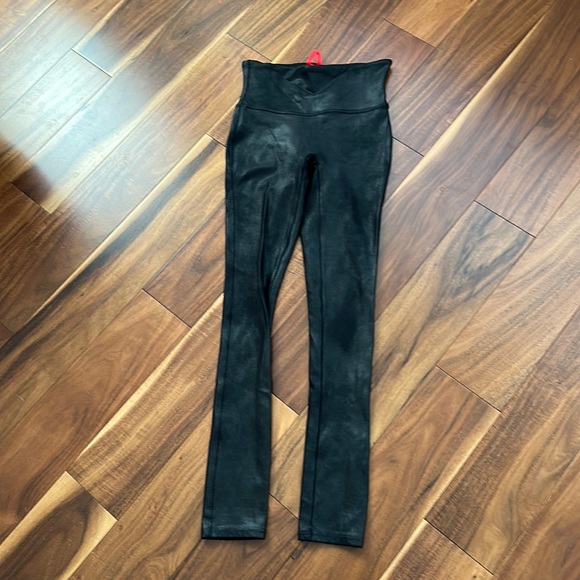 SPANX Pants - SPANX BLACK FAUX LEATHER PETITE SIZE XSMALL LEGGINGS